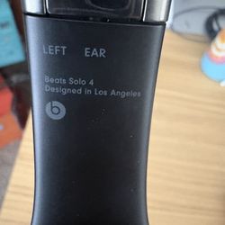 Beats Solo 4 – Like New – Black