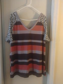 Women’s XL Striped & Leopard Print Short Sleeve V-Neck Top