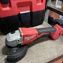 Milwaukee M18 18V Lithium-Ion Brushless Cordless 4-1/2 in./5 in. Grinder w/Paddle Switch (Tool-Only)