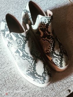 Steve Madden Snake Skin Booties Size 8.5