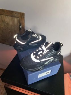 Dior b22