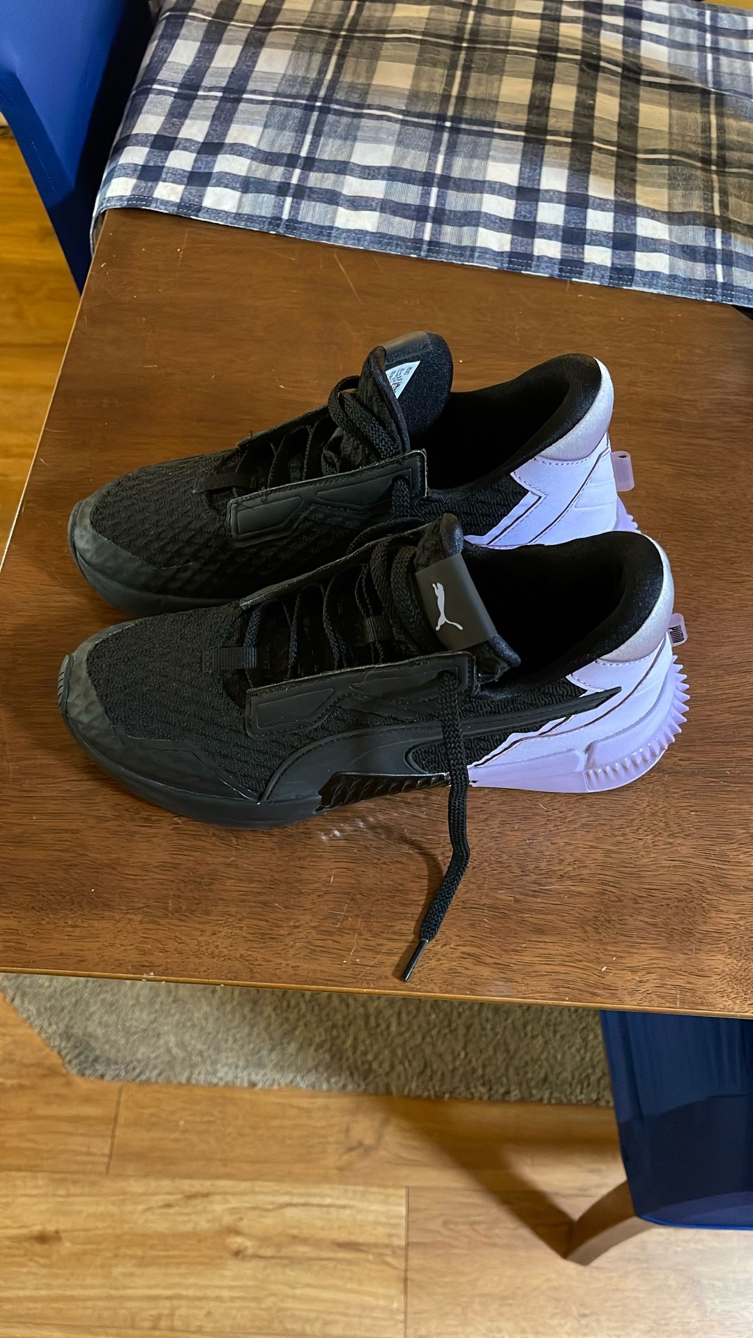 New Puma female Tennis shoes 8.5