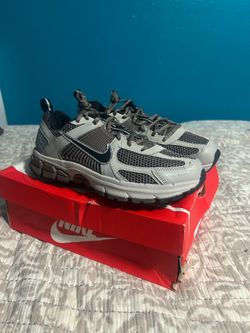 Grade School Nike Vomero 5 size 6.5 boys - 8 women