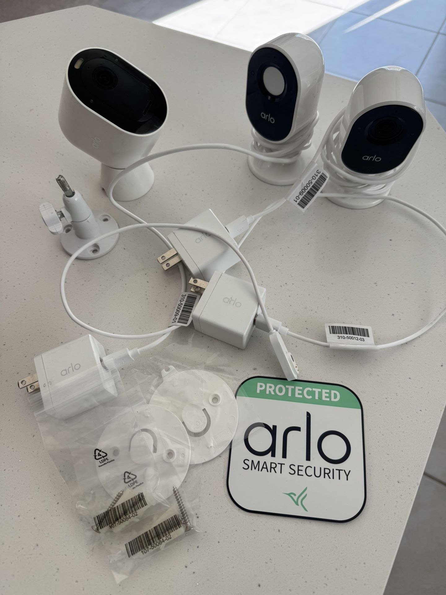 Arlo Cameras 1 Outdoor 2 Indoor
