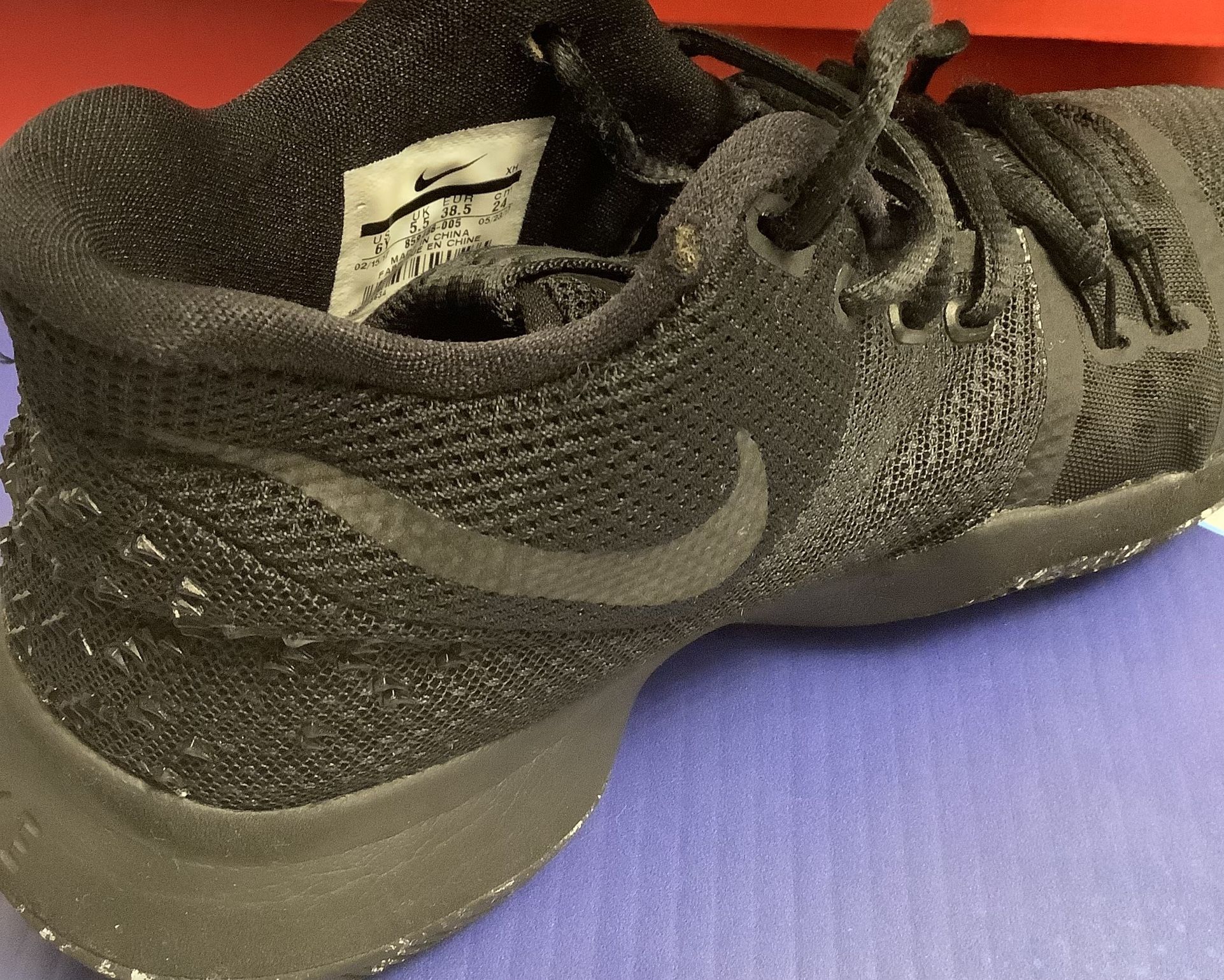 Reconditioned Nike Kyrie Marbel Kids Size 6y