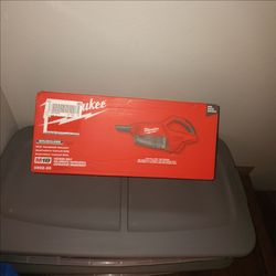Milwaukee M18 hand held vacuum (TOOL ONLY)