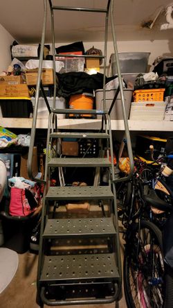 Commercial 9' Ladder