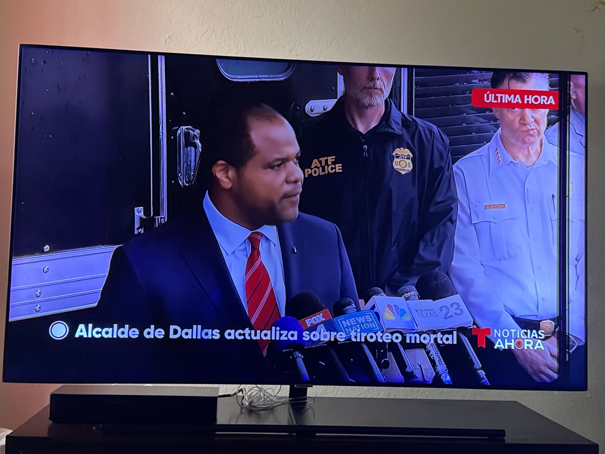 📺 Samsung Smart TV 55”+ – con línea negra