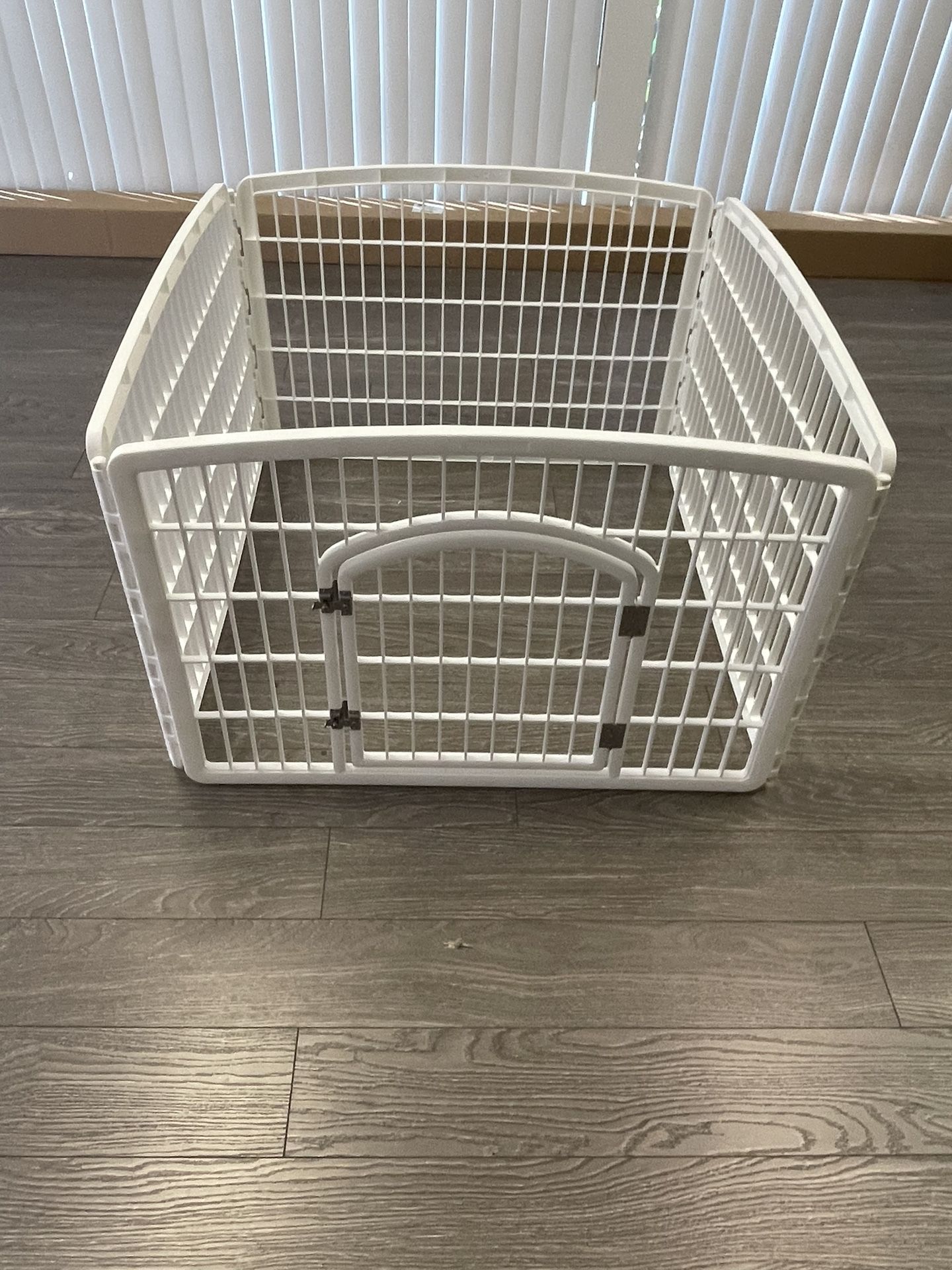 New / Open Box - IRIS. 4 Panel Pet Playpen - 36x36x24
