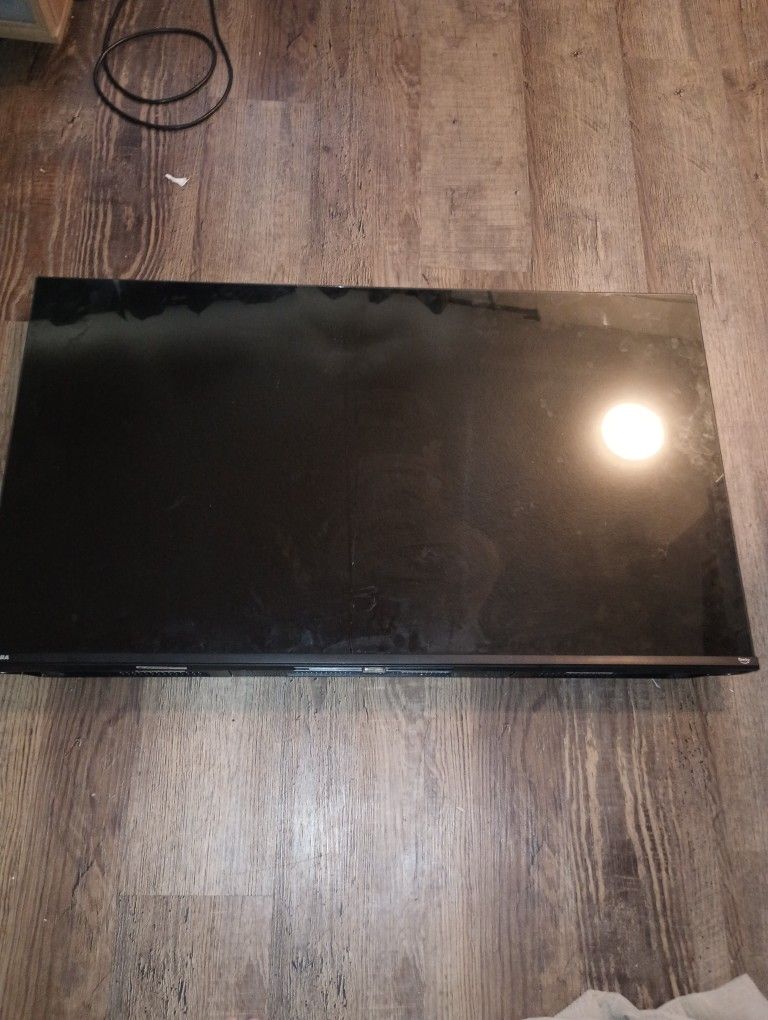 45 InchToshiba Fire TV BROKEN with Two Remotes And A Fire Stick