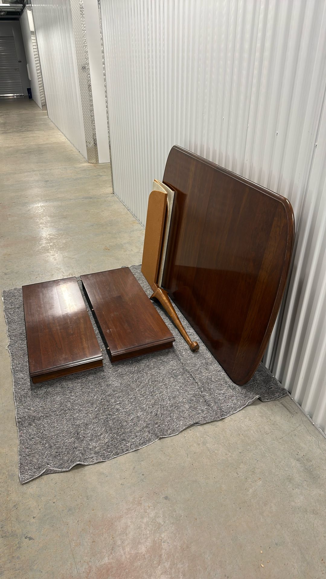 Beautiful Old Extendable Dinning Table With Top Cover