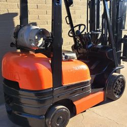 Toyota 5,000lb Forklift
