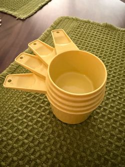 Vintage harvest gold yellow Tupperware measuring cup set of 4: 1, 3/4, 2/3, 1/2