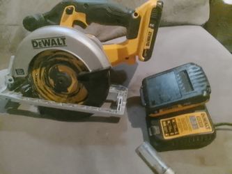 DEWALT Circler saw a 20m battery and charger DEWALT