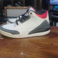 Boys Jordan Size 1.5 Y $20