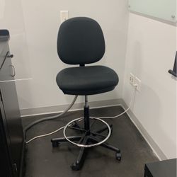 Adjustable Rolling Tall Chair 