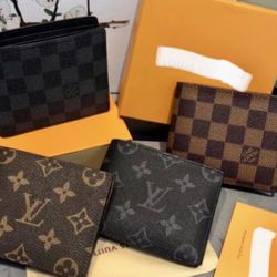 Multiple Wallets With Box Read Below