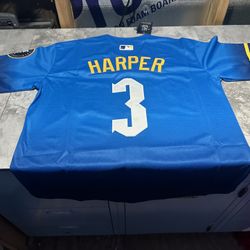 NWT Medium Bryce Harper Philadelphia Phillies City Connect Jersey Size Medium.