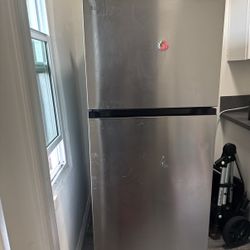 LG - 17.5 Cu. Ft. Garage Ready Top-Freezer Refrigerator with Reversible Doors - Stainless Steel