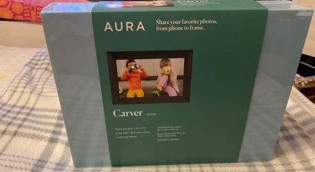 Aura frame 10.5 new in boxy