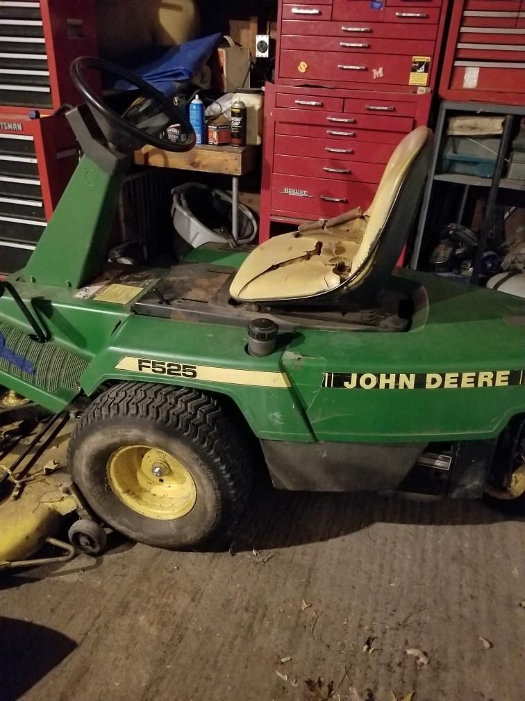 John Deere F525 tractor zero turn 48" deck