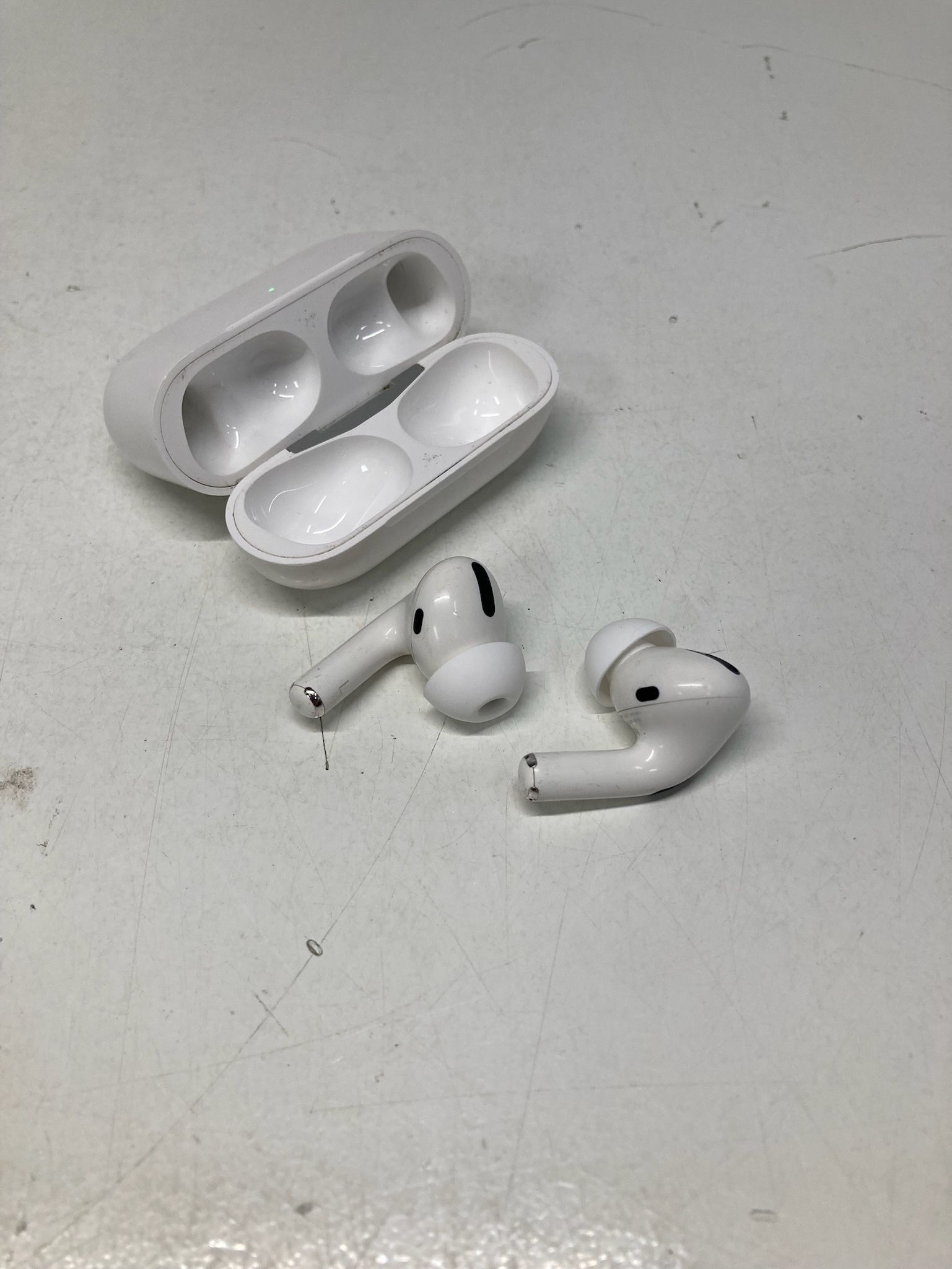 Apple AirPods Pro 1st Gen Wireless Earbuds with Charging Case