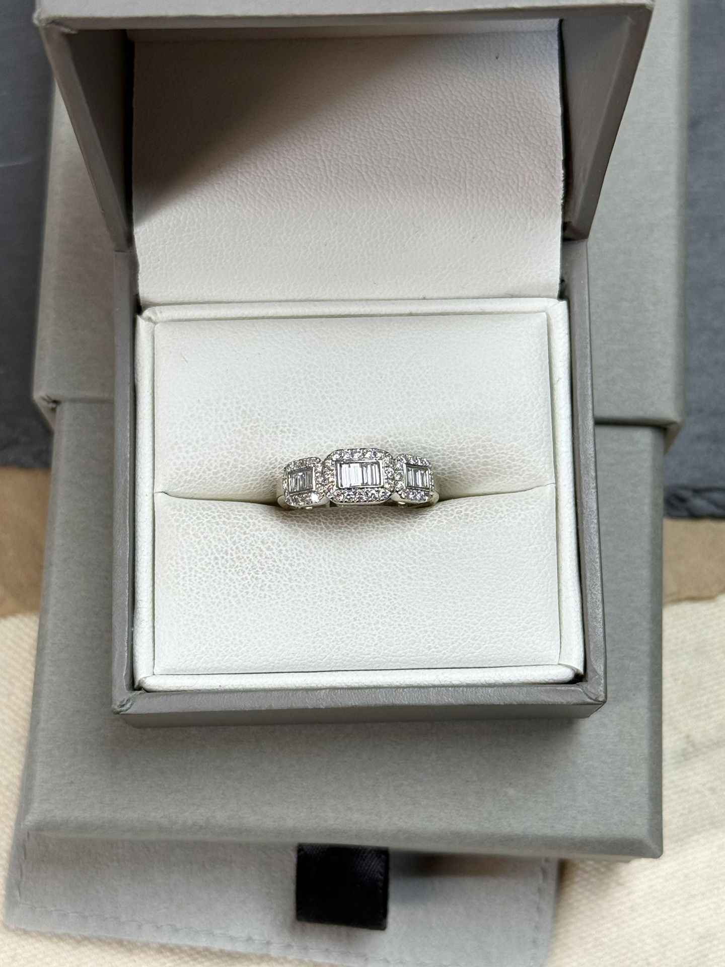 14k White Gold Diamond Band Ring