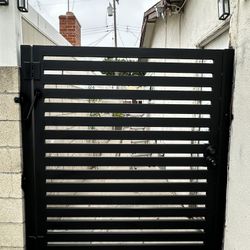 Side Gate