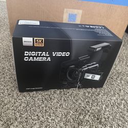 Bregoo 5K Ultra HD Camcorder New
