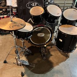 Pearl Drums Set