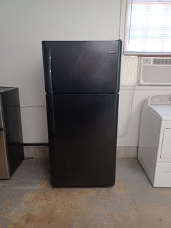 Frigidaire refrigerator (delivery available)