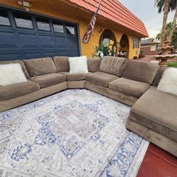 Beautiful Living Room Sectional Totally Deep Clean And Good Condition No Stains No Smell Modern Furniture 