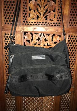 Calvin Klein med size side purse like new !!!