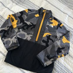 North Faces light fleece jacket  Size S ( 7/8 ) very good condition 