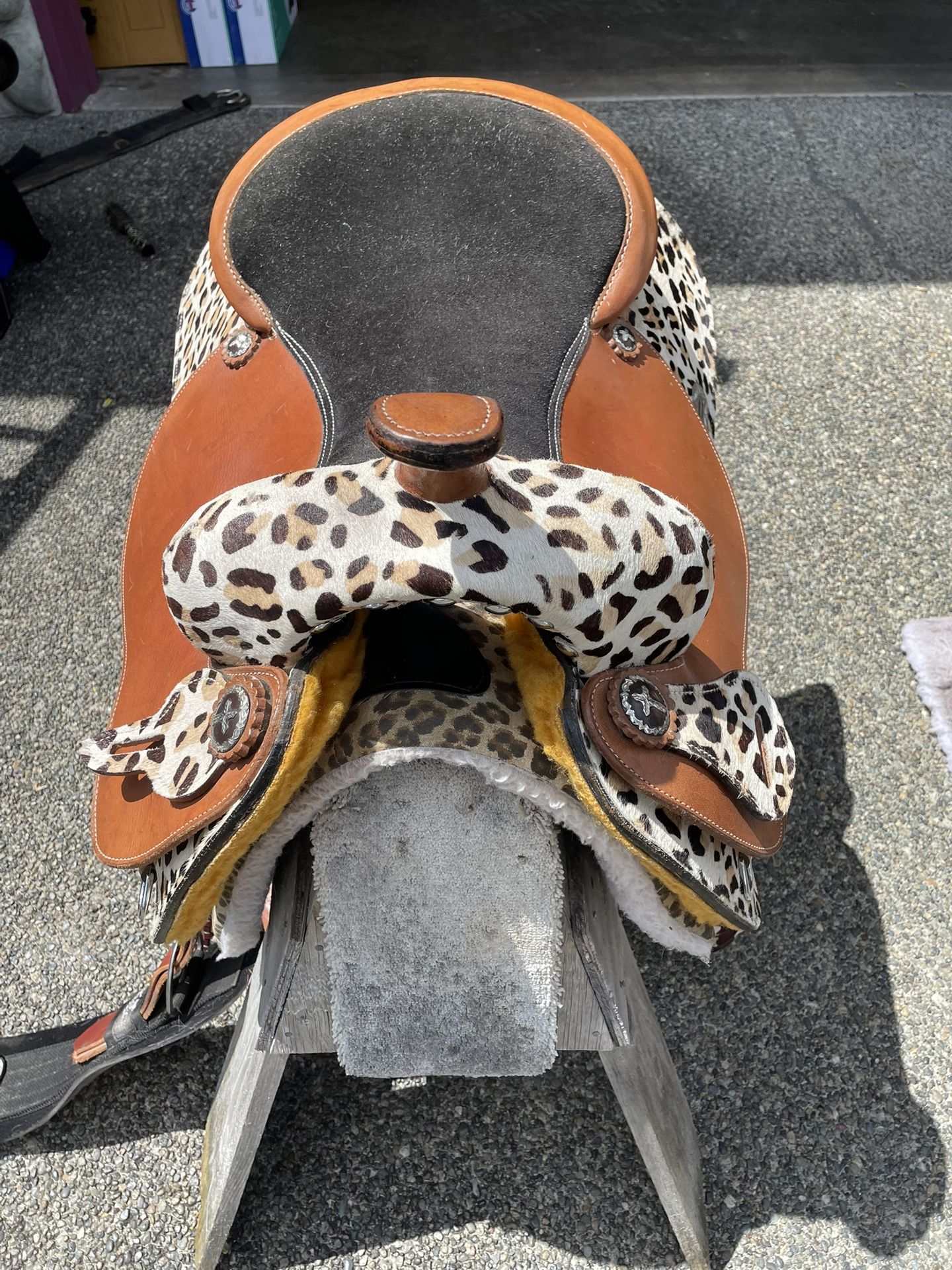 Western show saddle