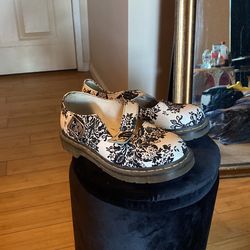 Dr Martens Black & White