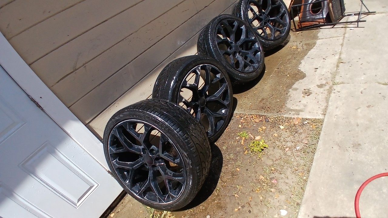 24 Gmc Snowflakes