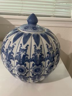 Classic Blue and white ceramic vase