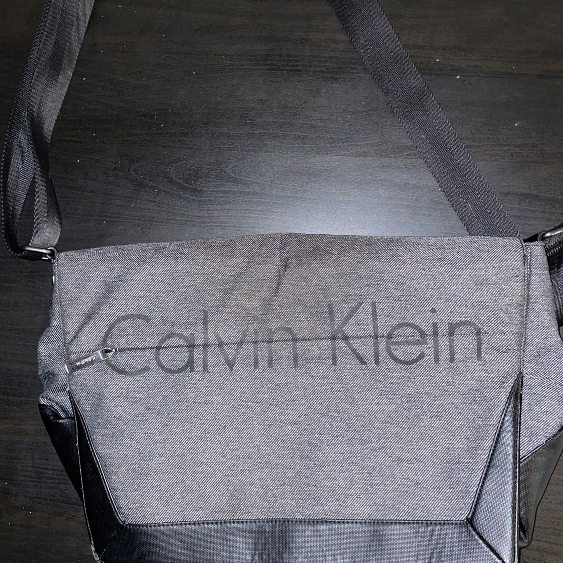 Calvin Klein Messenger Bag