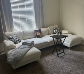 Off white/beige couch