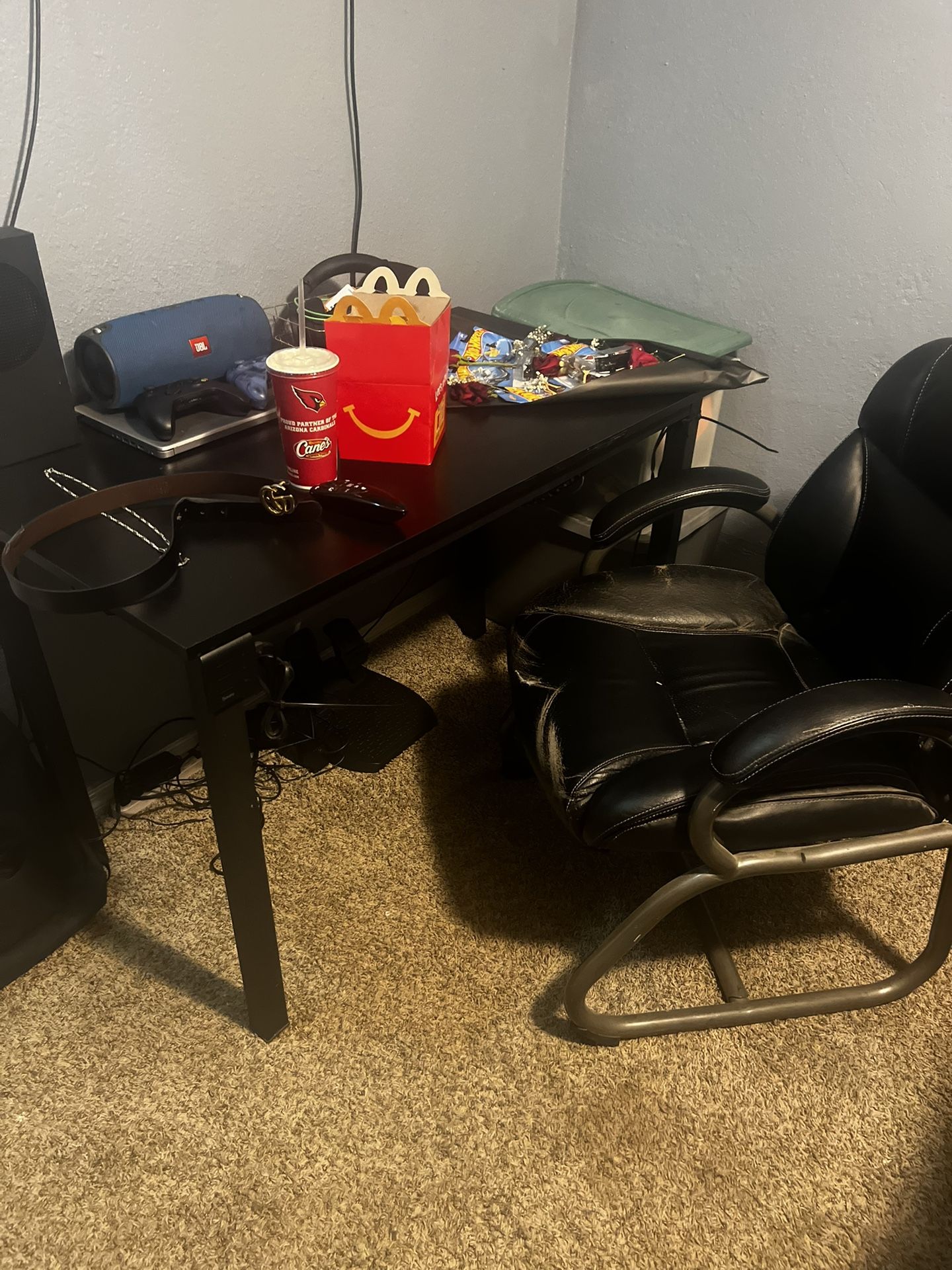 table and chair for 20$