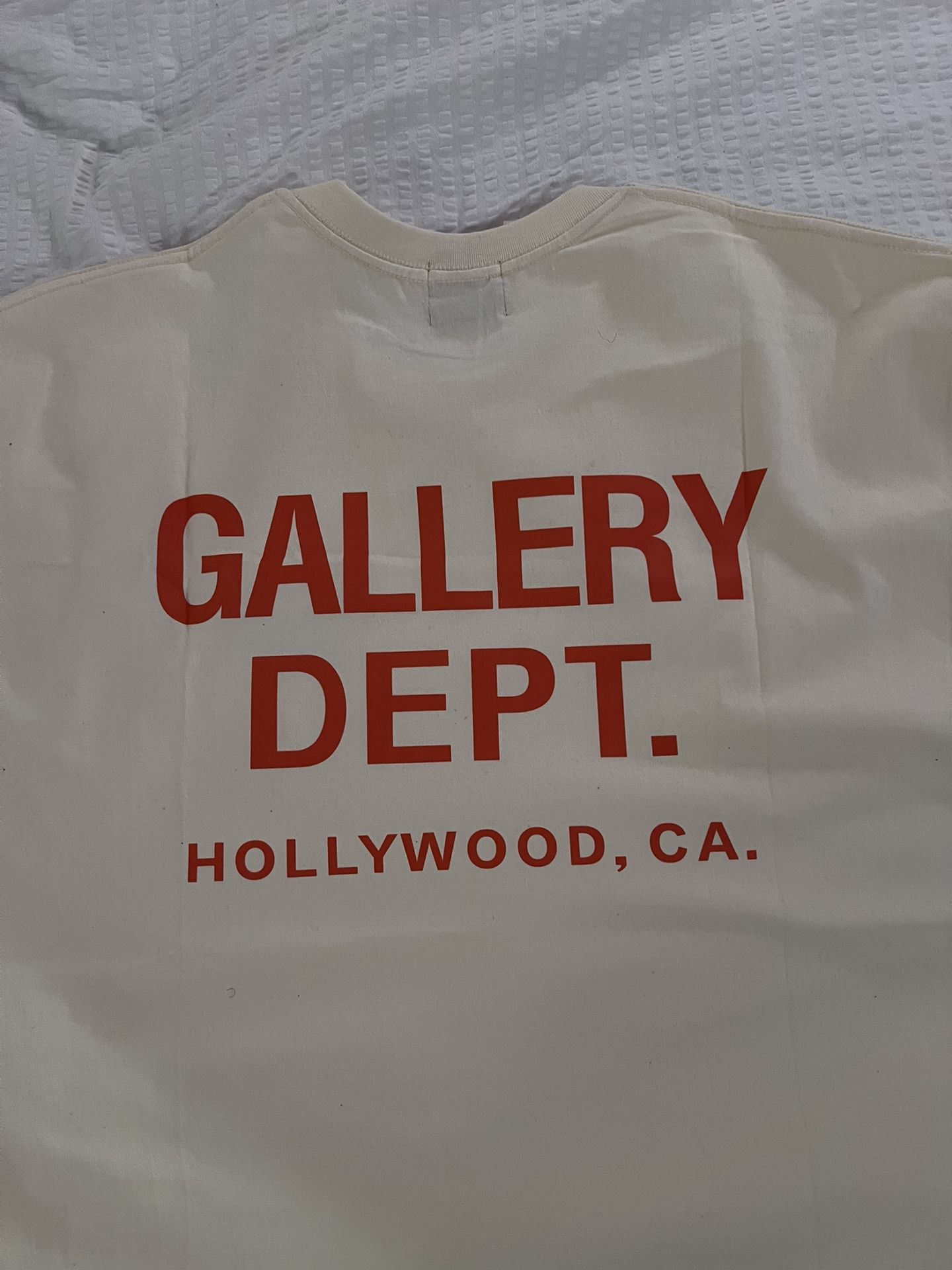 Cream Logo Gallery Department Tee. Large $54🔥
