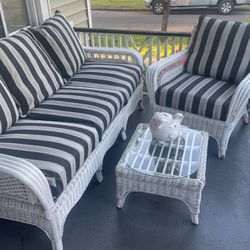 Patio/Porch Furniture Black-And-White Located In Colonial Place