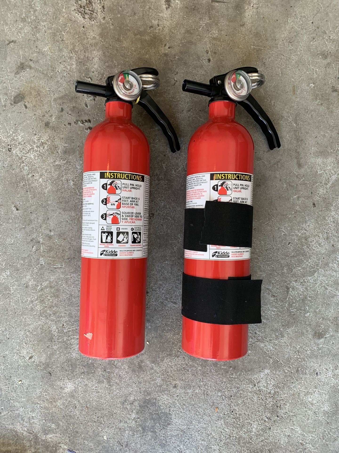 2 KIDDE Fire Extinguishers