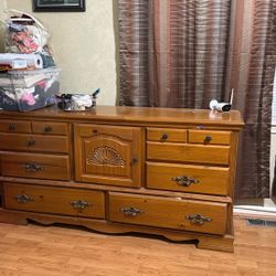 Dresser With Mirror