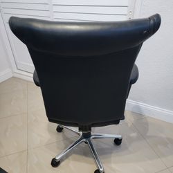 EXECUTIVE LEATHER OFFICE CHAIR