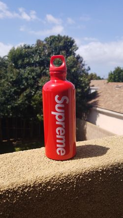 SUPREME SIGG TRAVELER WATER BOTTLE