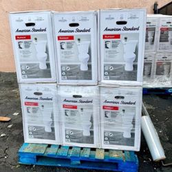 American Standard Rumson  2-Piece 1.28 GPF Single Flush Elongated Toilet in White Seat is Included