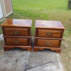 2 Night stands in Excellent condition
