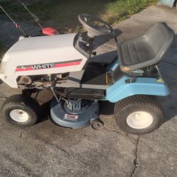 White 38" 11.5 H/P Riding Mower ( Works Perfect)